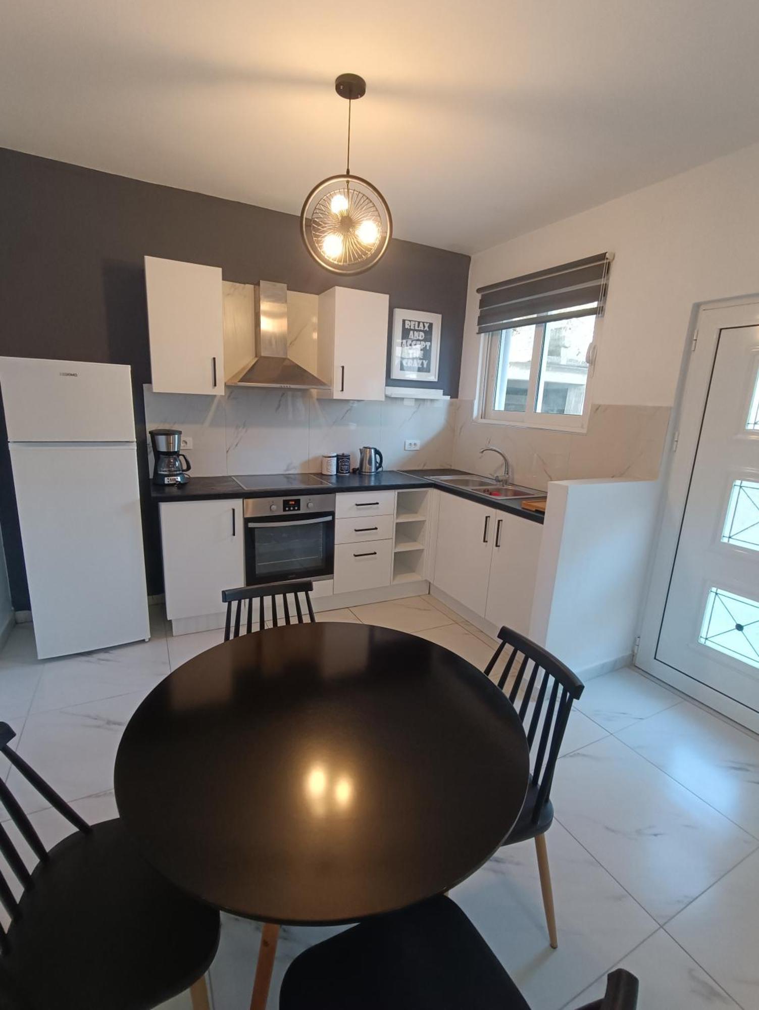 ספרטיה Alexander Apartments מראה חיצוני תמונה